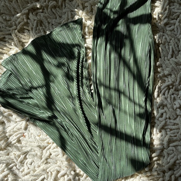 super stylish, forest green accordion fit and flare pants - Picture 3 of 5